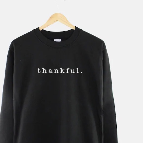 Tops - - CUTE 🥰 Women's crewneck